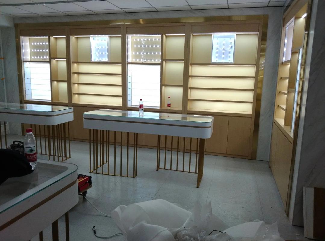 上海樓店商會裝修工程進(jìn)入尾聲 聚焦眼鏡店裝修與展示柜設(shè)計(jì)安裝